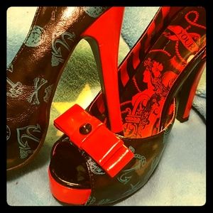 IRON FIST - "Don't hold your breath" peep toe pump